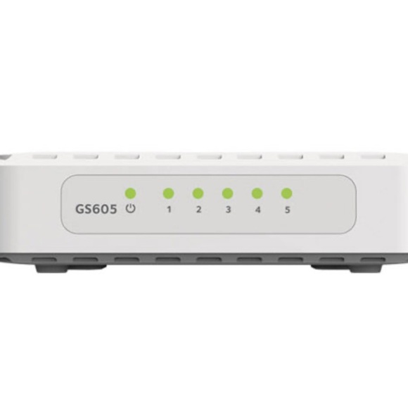 Netgear 5 port GS 605 gigabit Ethernet home desktop office switch - Picture 3 of 7